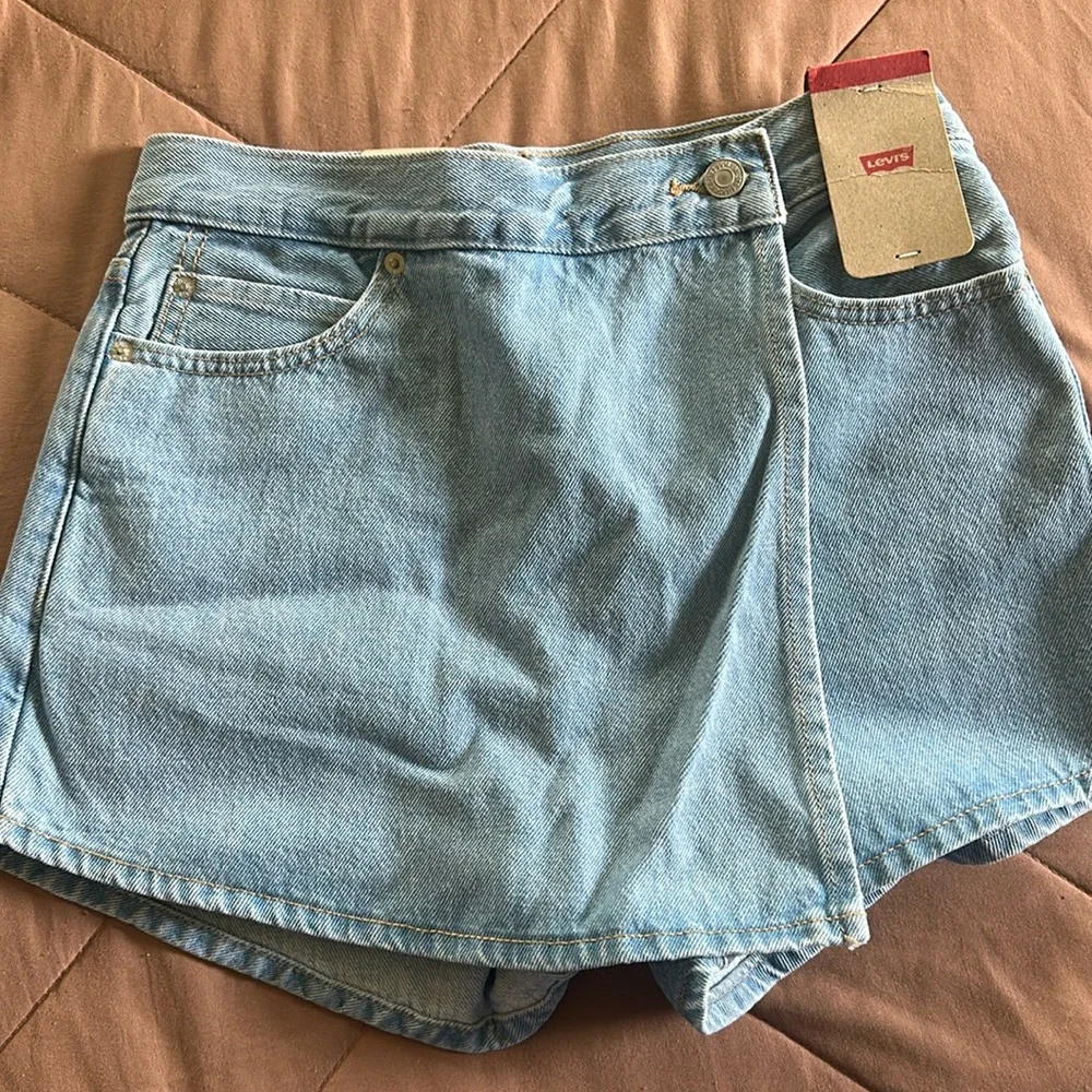 Levi skort never worn size 26